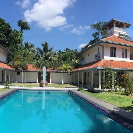 Anuhas Airport Villas Katunayaka Buitenkant foto