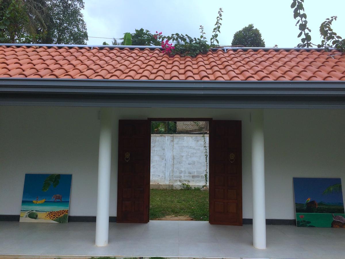 Anuhas Airport Villas Katunayaka Buitenkant foto