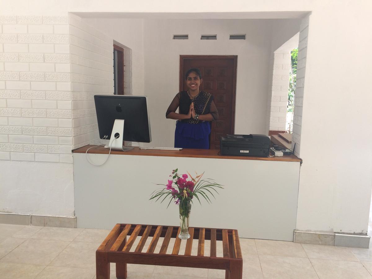 Anuhas Airport Villas Katunayaka Buitenkant foto