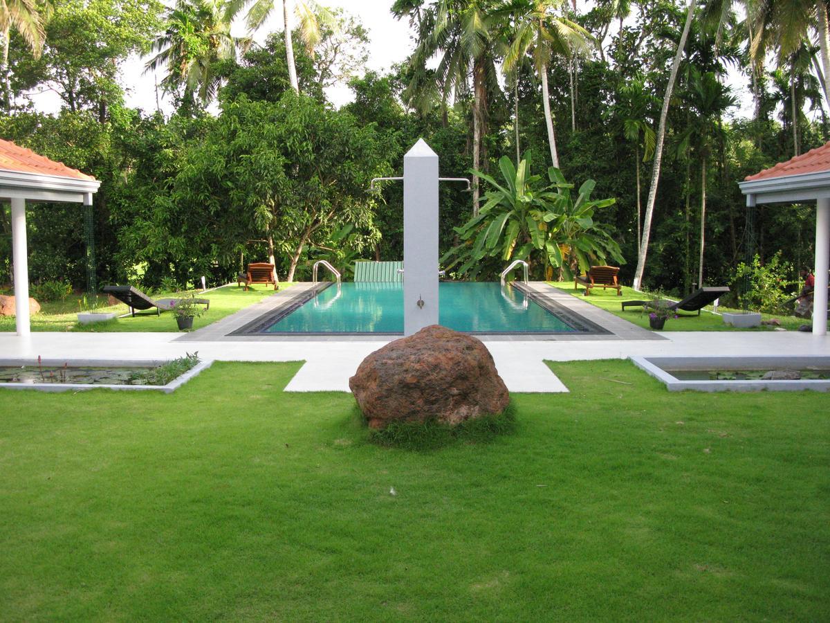 Anuhas Airport Villas Katunayaka Buitenkant foto